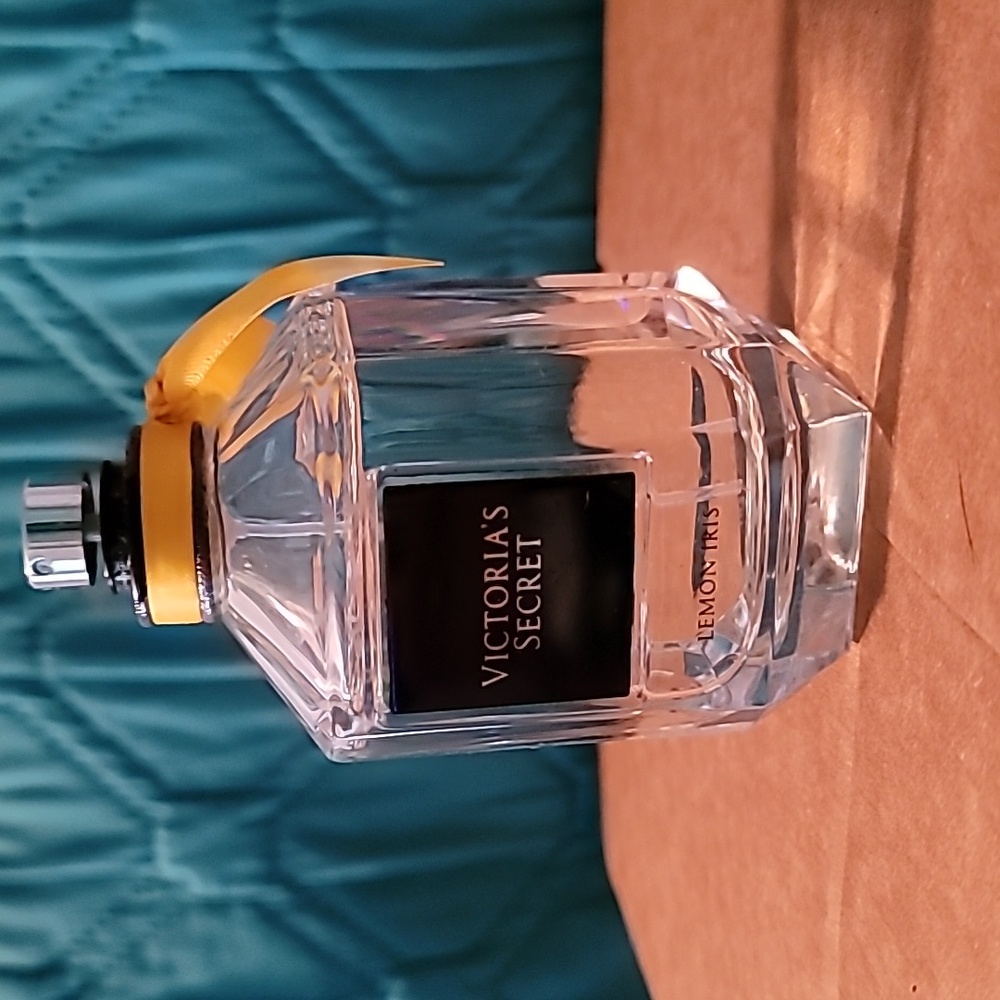 Victoria's Secret Lemon Iris E.D.P. Spray 3.4 fl.oz / 100ml Tester‎